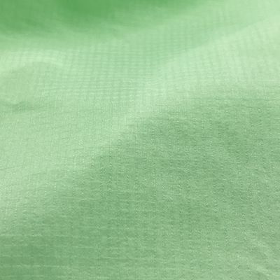 Tejido de ropa de nylon 100% impermeable 20D Plaid 35gsm traje de protección solar con tejido a prueba de salpicaduras